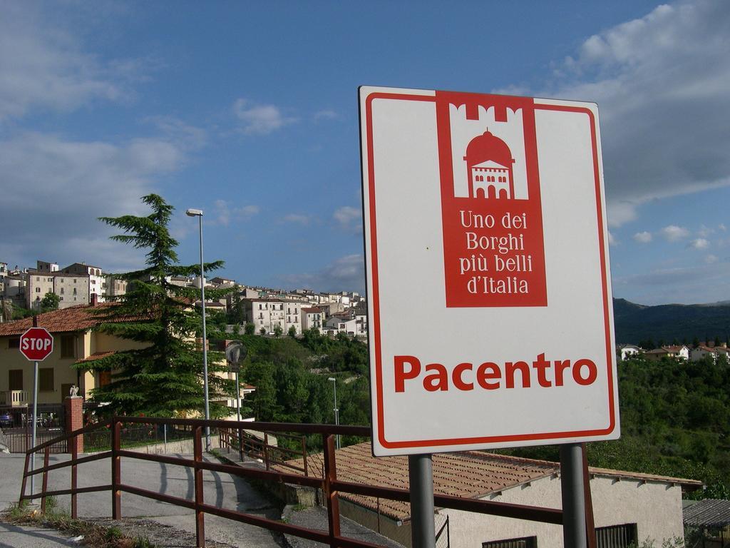 Medieval Village Of Pacentro Bilik gambar