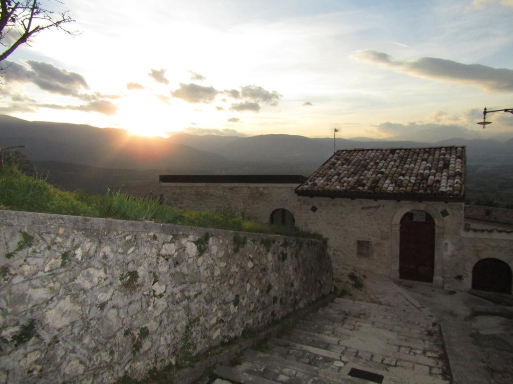 Medieval Village Of Pacentro Luaran gambar